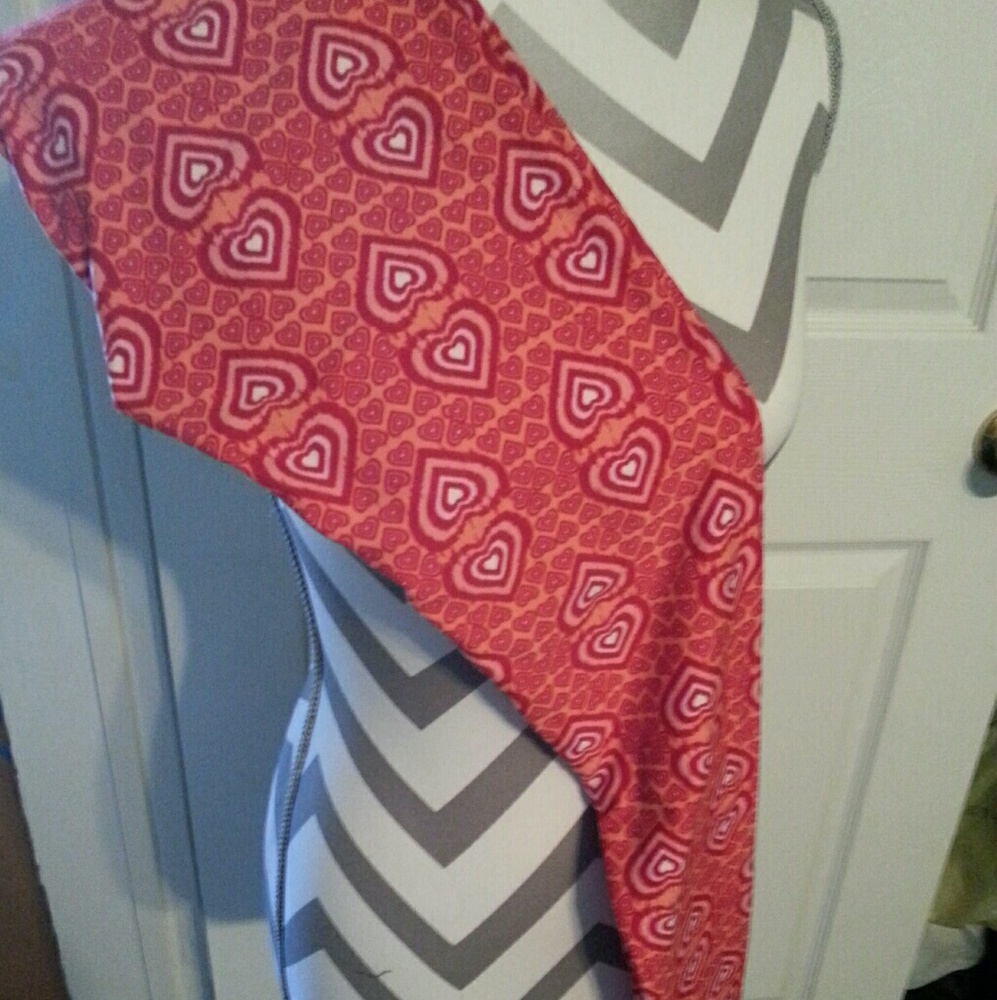 🎀2 FOR $25🎀NEW, LULAROE OS HEARTS LEGGINGS